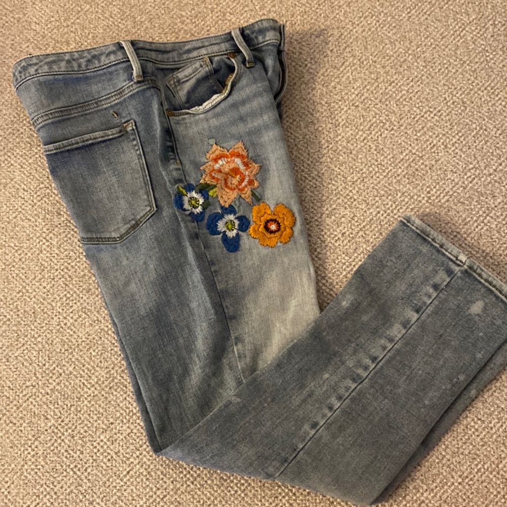 Boyfriend jeans with embroidered flower details, size 8